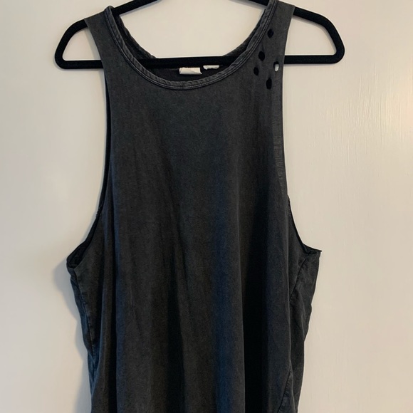 SomeDays Lovin Distressed Graphic Tee - Picture 2 of 5